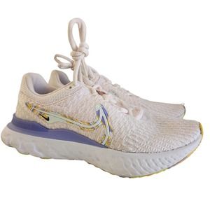 Nike Women's React Infinity Run Flyknit 3 Running Shoe, 8 M US